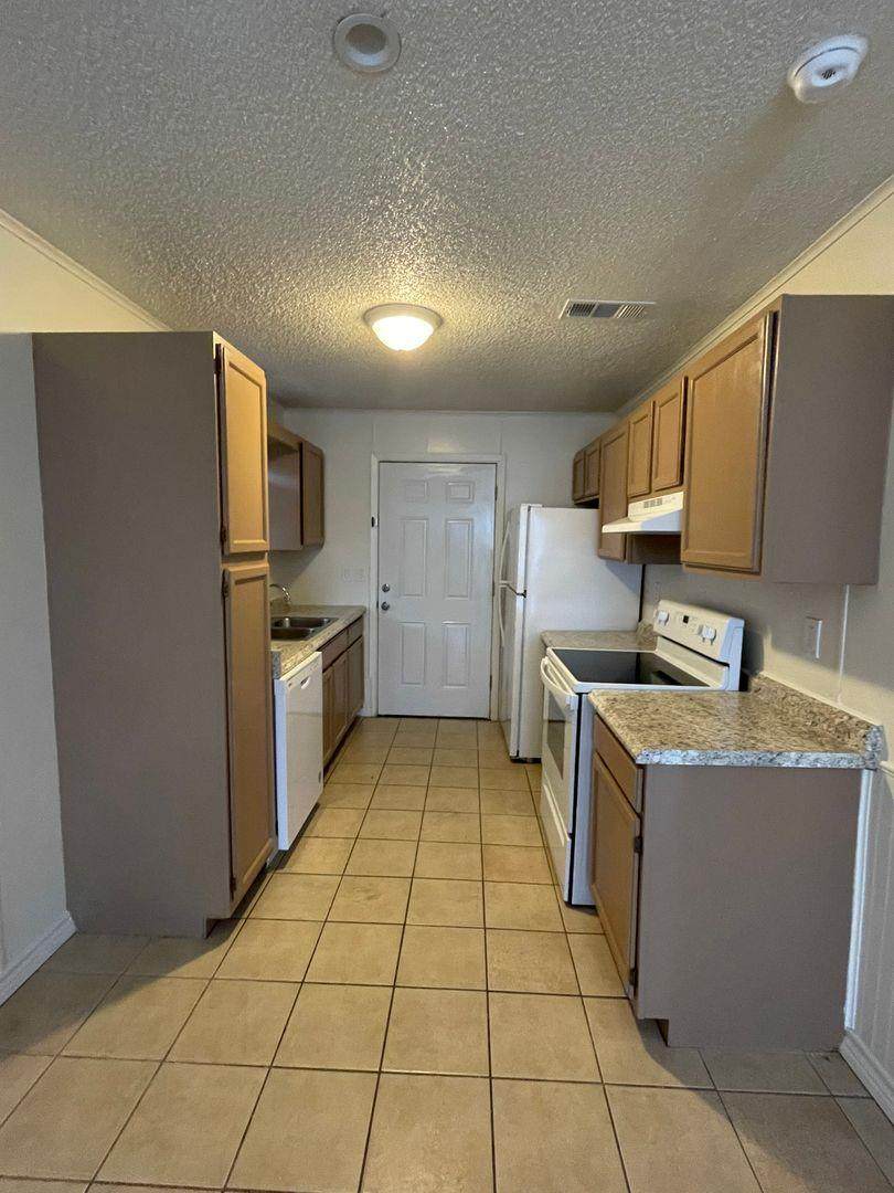 202 Aster St - Photo 1