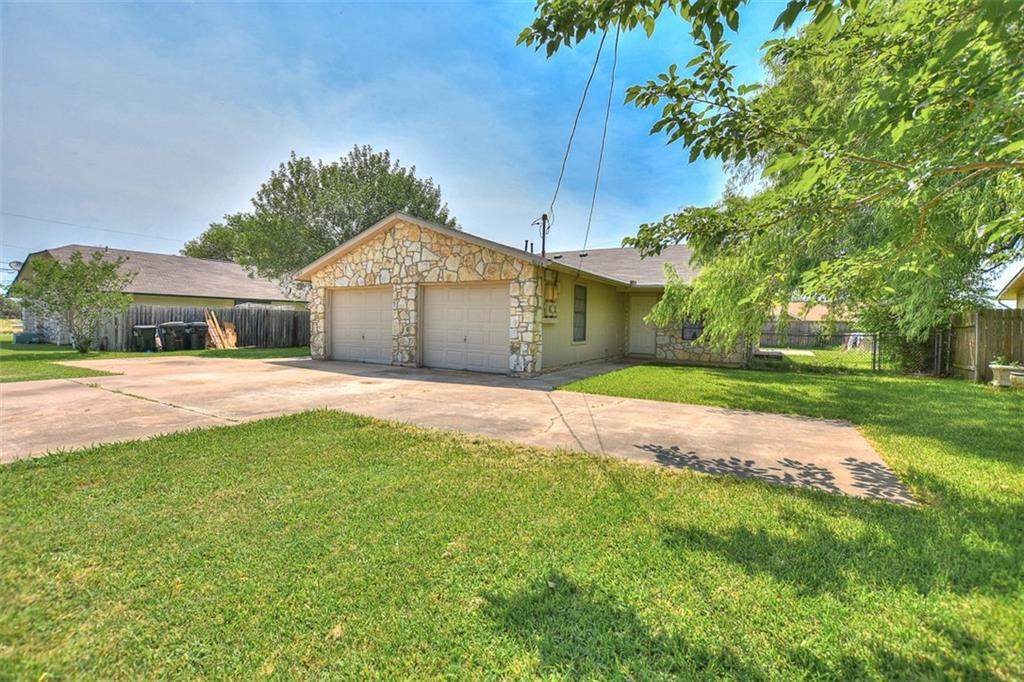702 Kimberly St - Photo 1