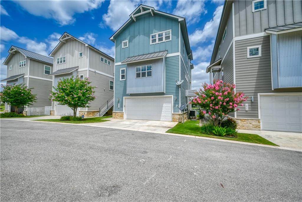 404 Island Cir - Photo 1