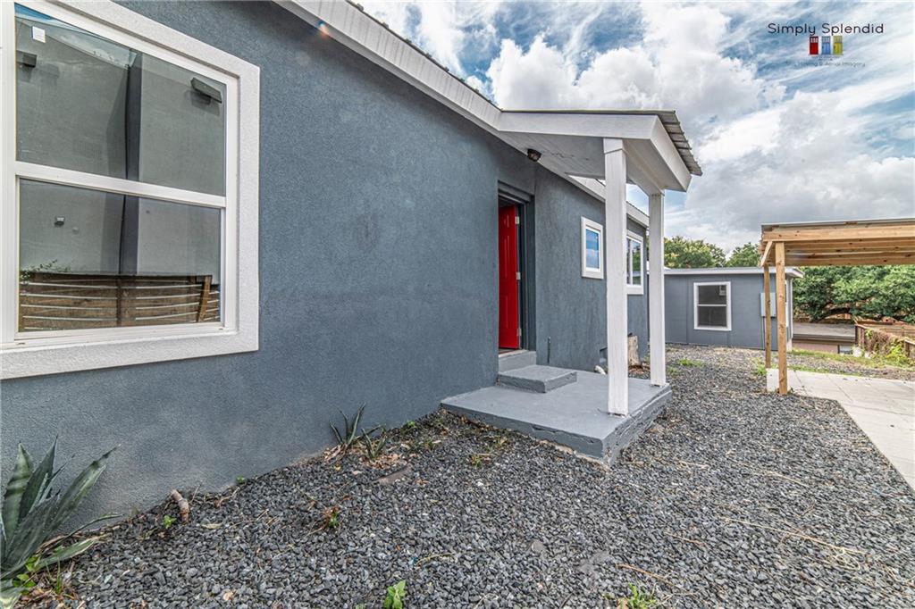 2103 Rosewood Ave - Photo 1