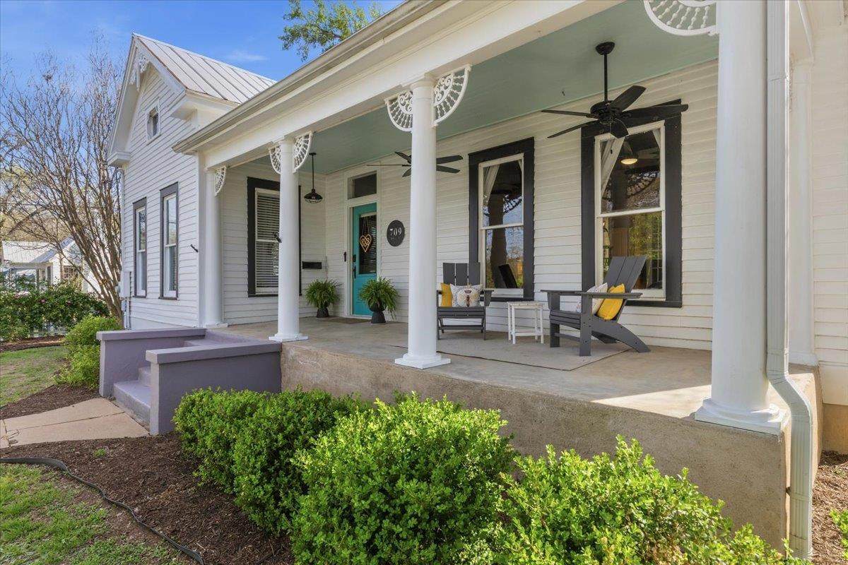 709 Hill St - Photo 1
