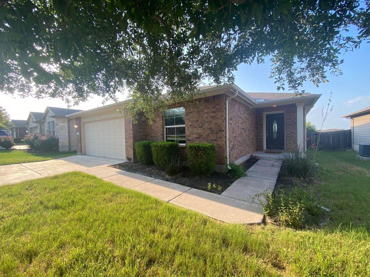 107 Lavaca Loop - Photo 1
