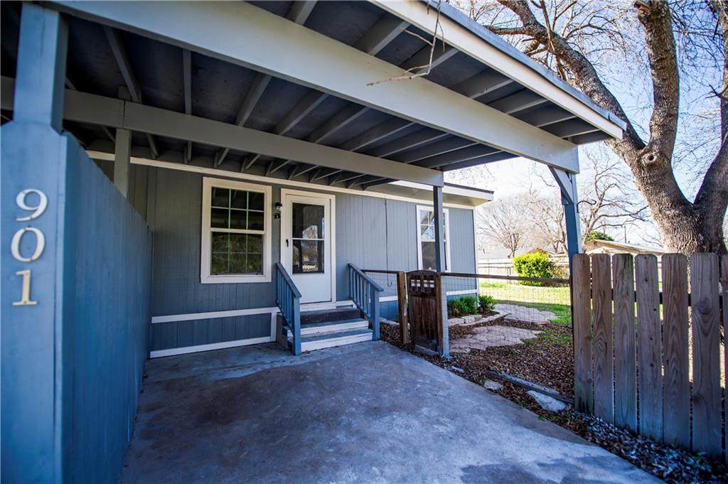 901 Valdez St - Photo 1