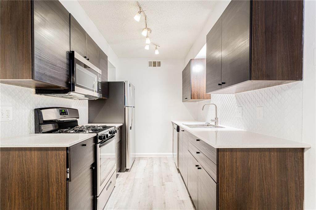 7945 Gault St - Photo 1