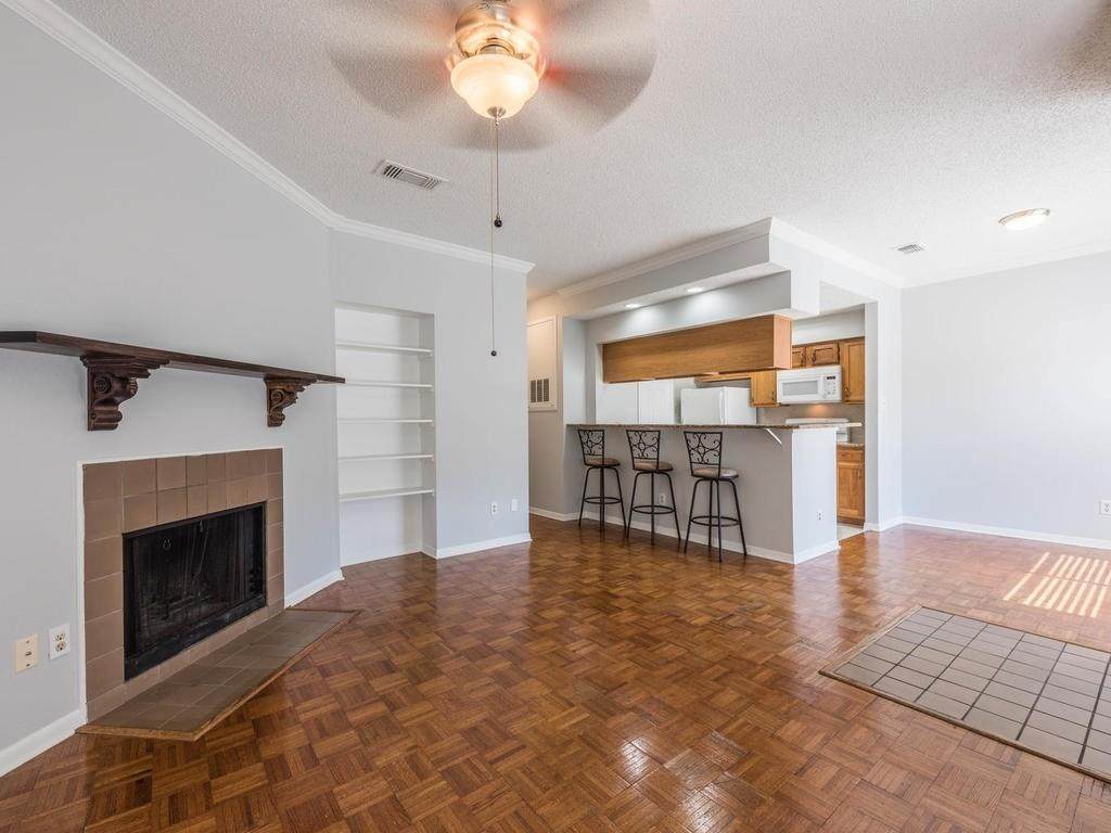 915 23rd St - Photo 1