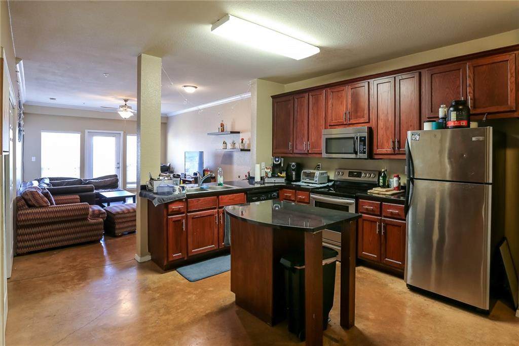910 25th St - Photo 1