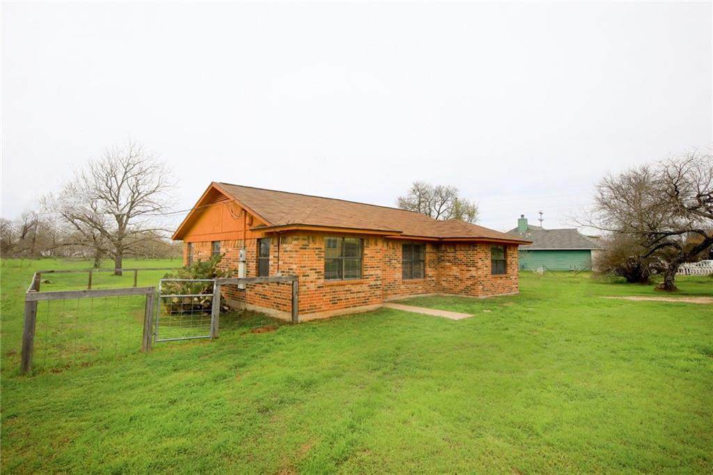 2402 Pecan St - Photo 1