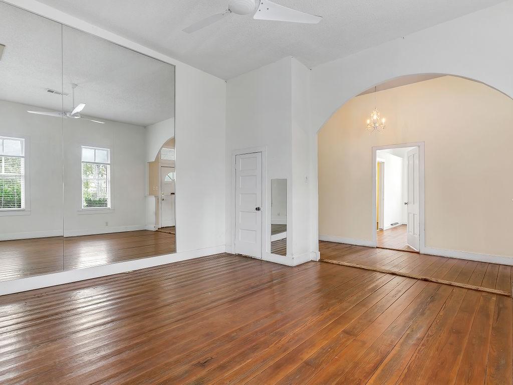 907 13th St - Photo 1