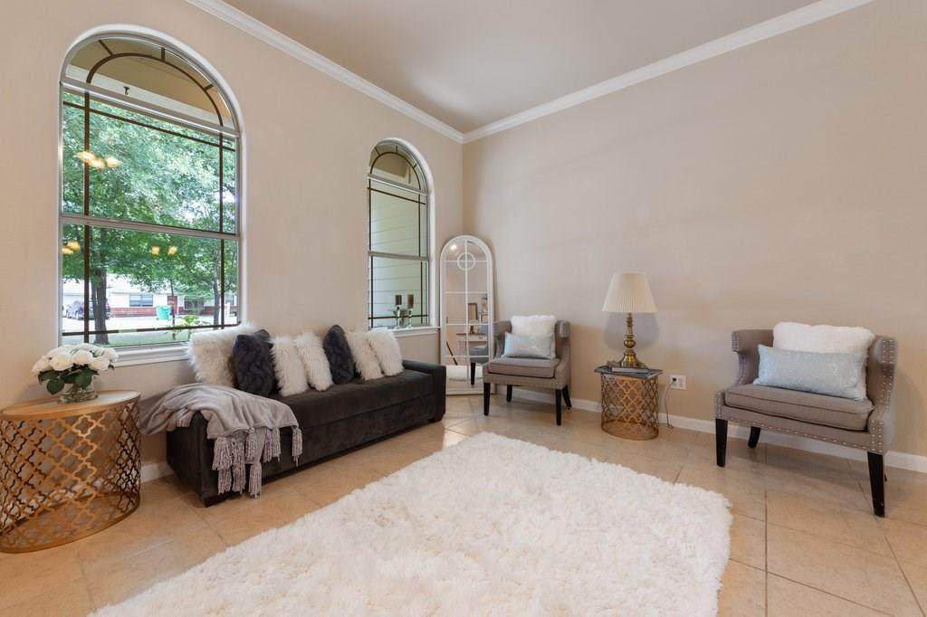 387 Lamaloa Ln - Photo 1