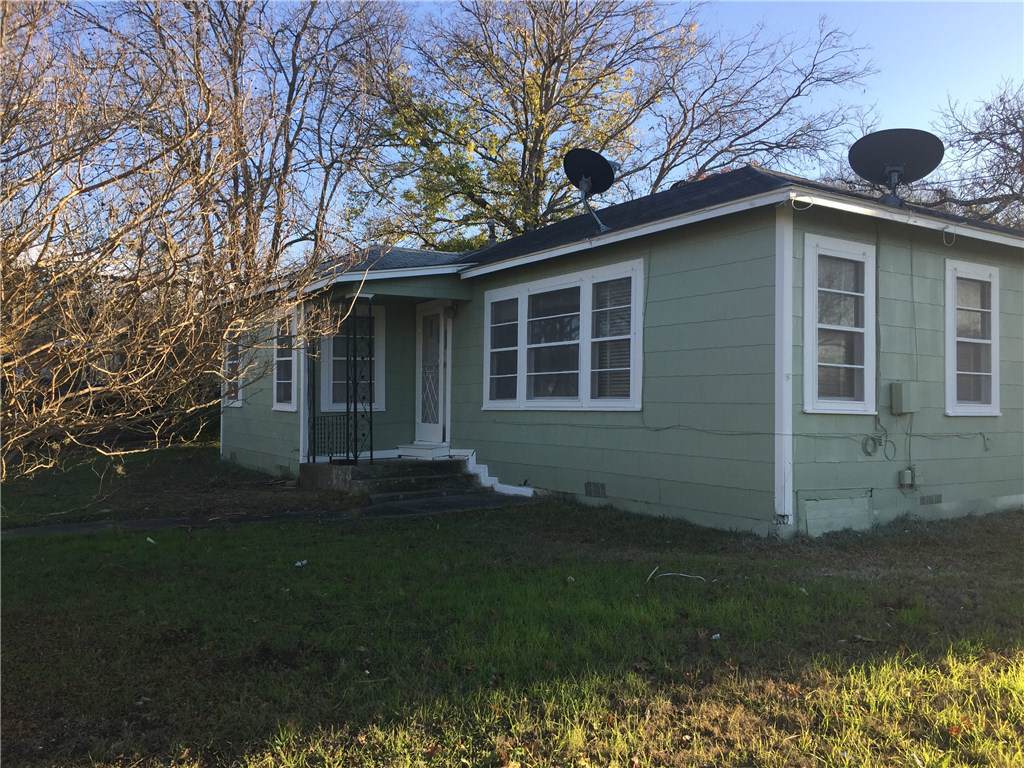 210 Walnut Ave - Photo 1