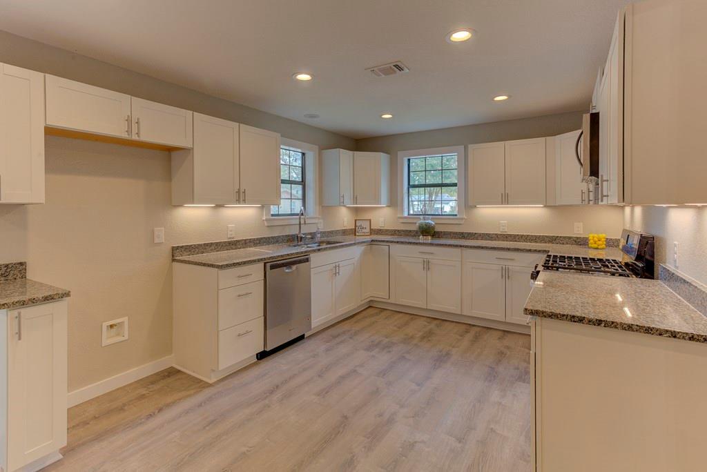 195 Peach Ave - Photo 1