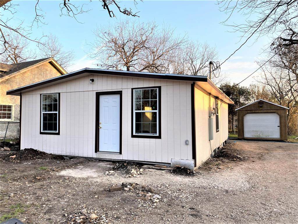 320 Laredo St - Photo 1