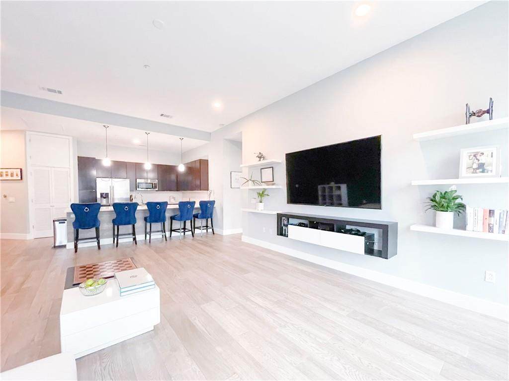 507 Sabine St - Photo 1