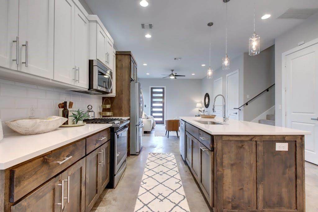 6921 Carver Ave - Photo 1
