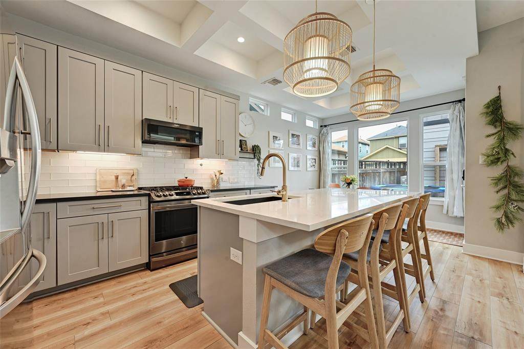 916 Sugaree Ave - Photo 1