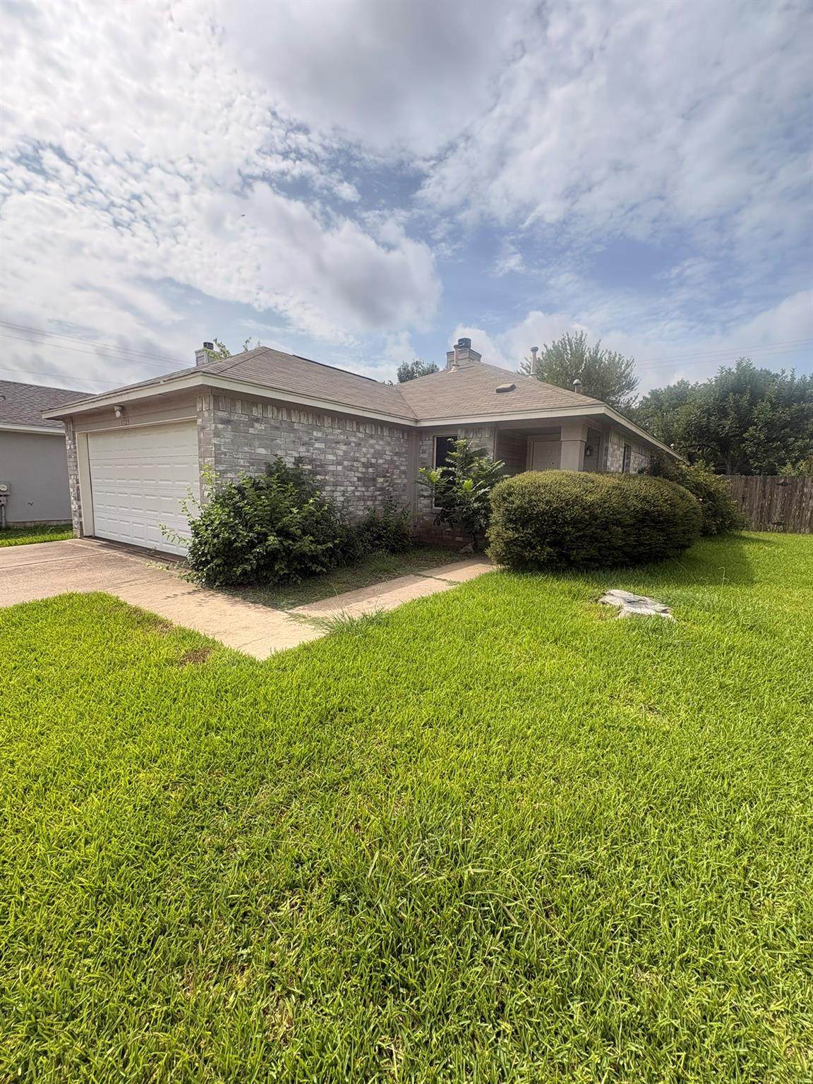 1725 Shire St - Photo 1