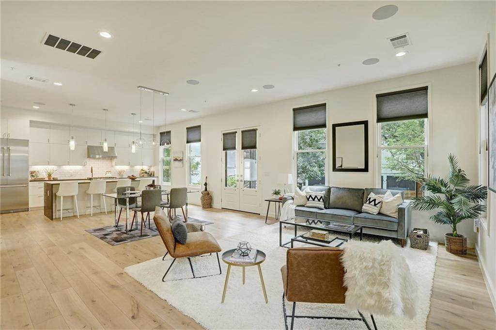 1410 Woodlawn Blvd - Photo 1