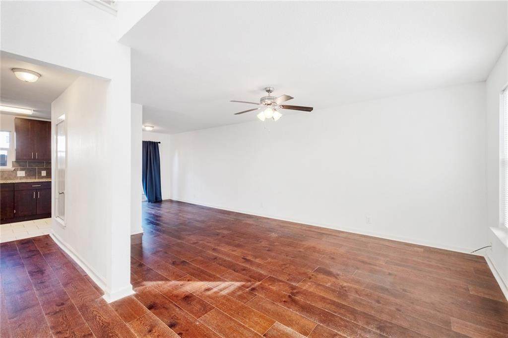 6211 Manor Rd - Photo 1