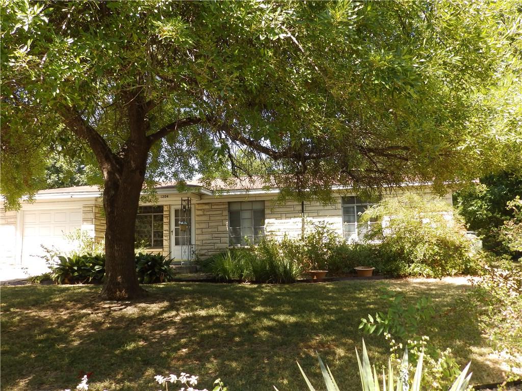 1204 Cloverleaf Dr - Photo 1