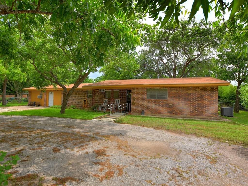 1107 Oak St - Photo 1