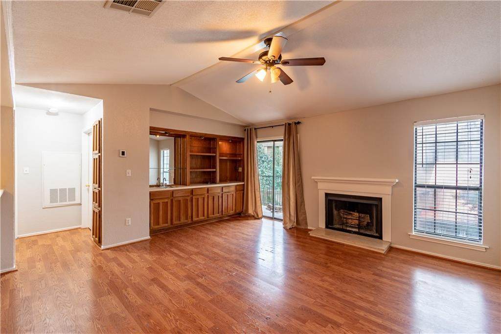 1202 Thorpe Ln - Photo 1