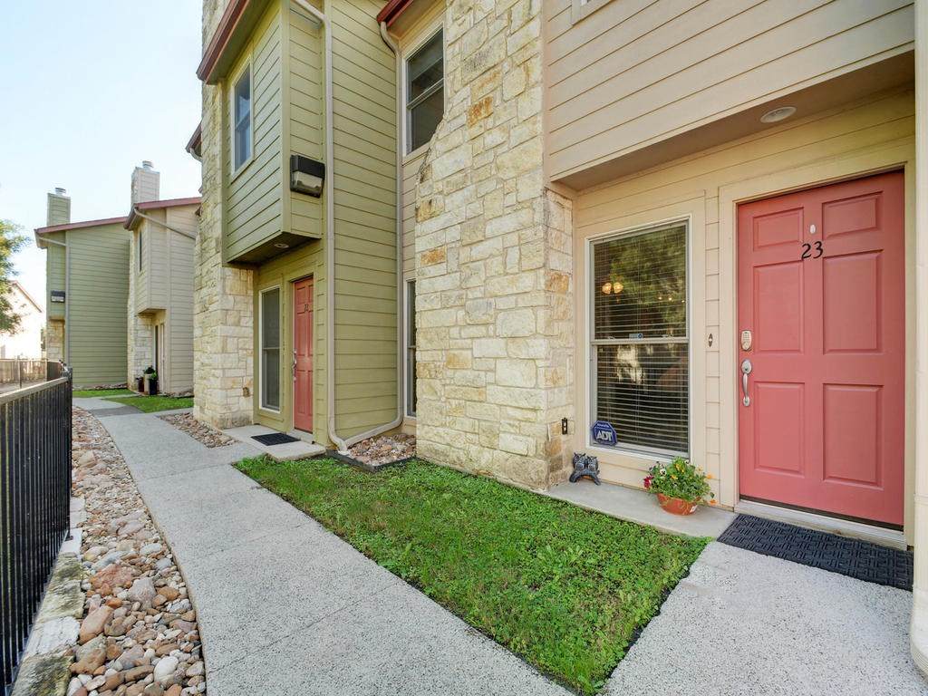 6900 Riverside Dr - Photo 1