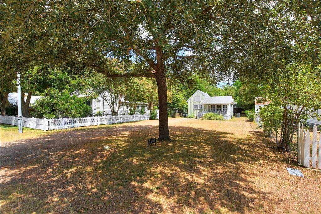 1006 Walnut St - Photo 1