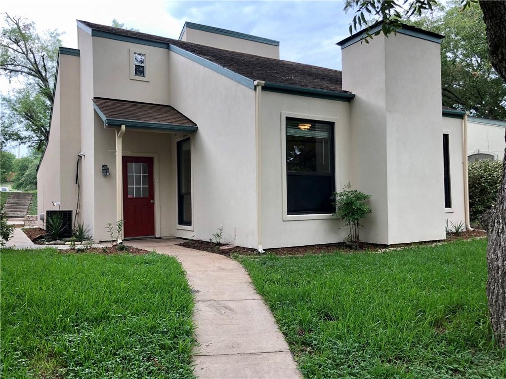 10 Townhouse Cir - Photo 1