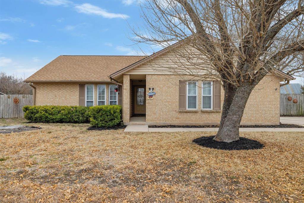 1909 Killarney Dr - Photo 1