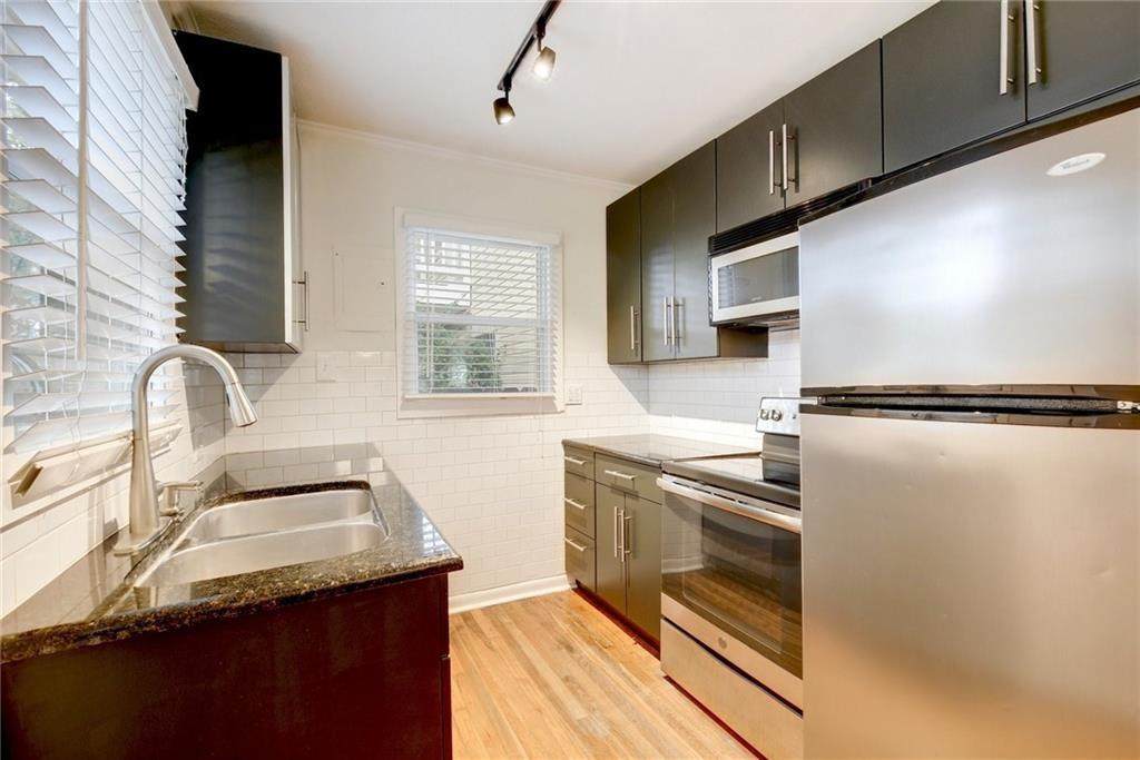 1110 22nd St - Photo 1
