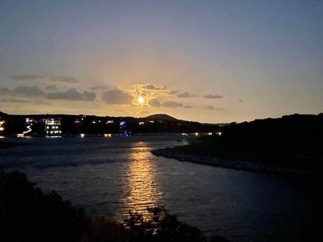 https://bt-photos.global.ssl.fastly.net/austin/orig_boomver_1_8748953-2.jpg