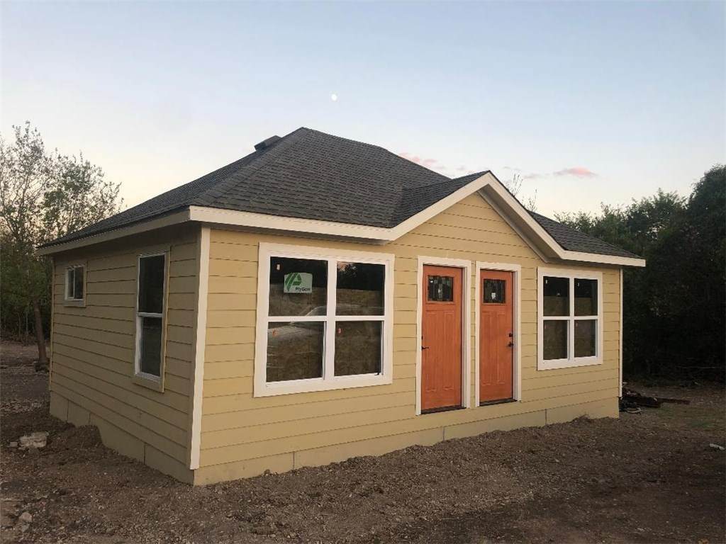 717 Main St - Photo 1