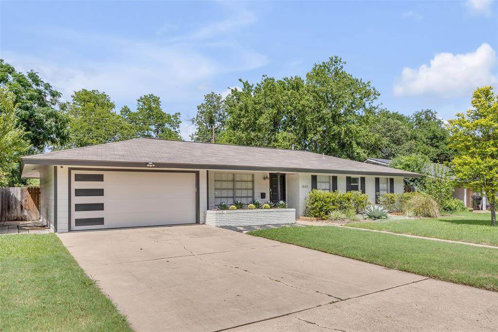 1602 Ashberry Dr - Photo 1