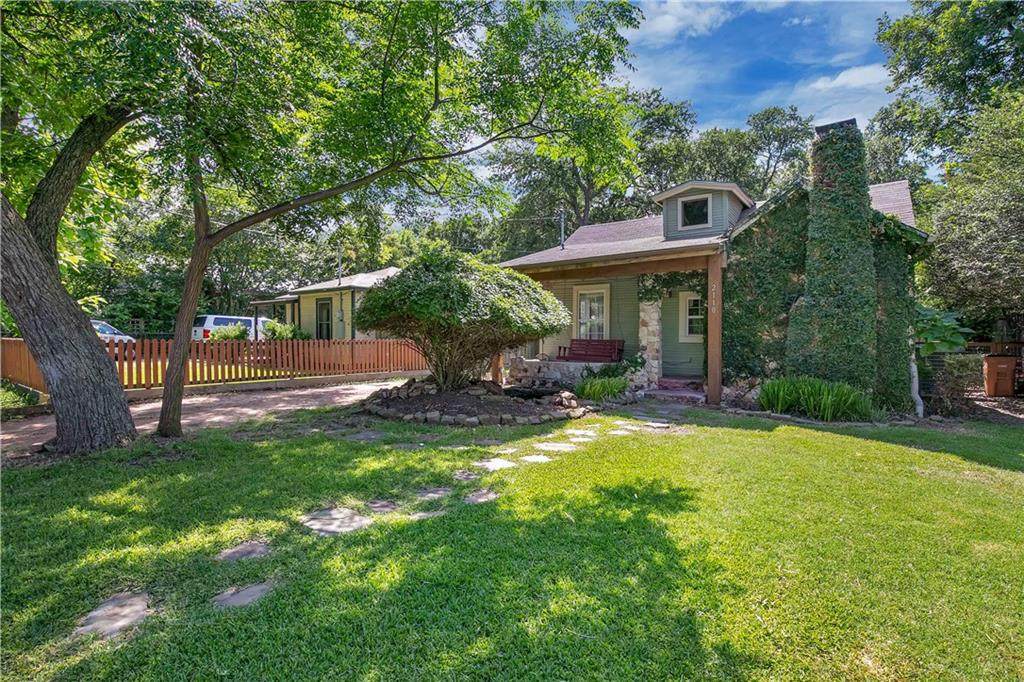 2110 Oxford Ave - Photo 1