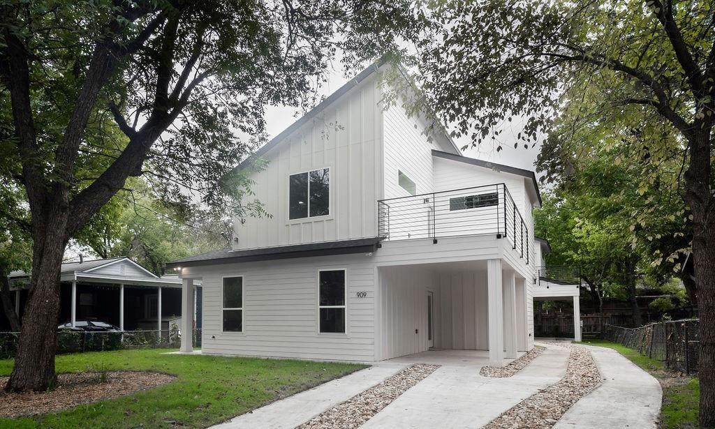 909 Capitol Cor - Photo 1