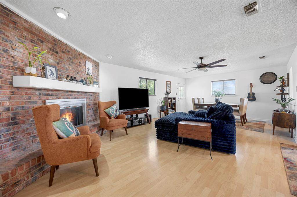706 Cambridge Dr - Photo 1
