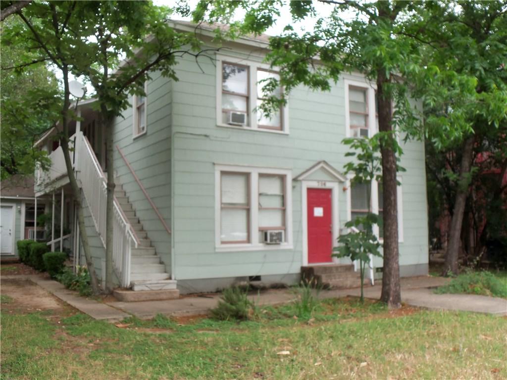 706 32nd St - Photo 1
