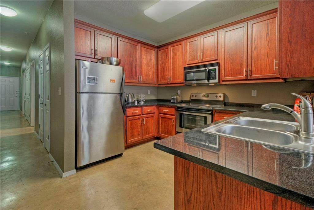 910 25th St - Photo 1