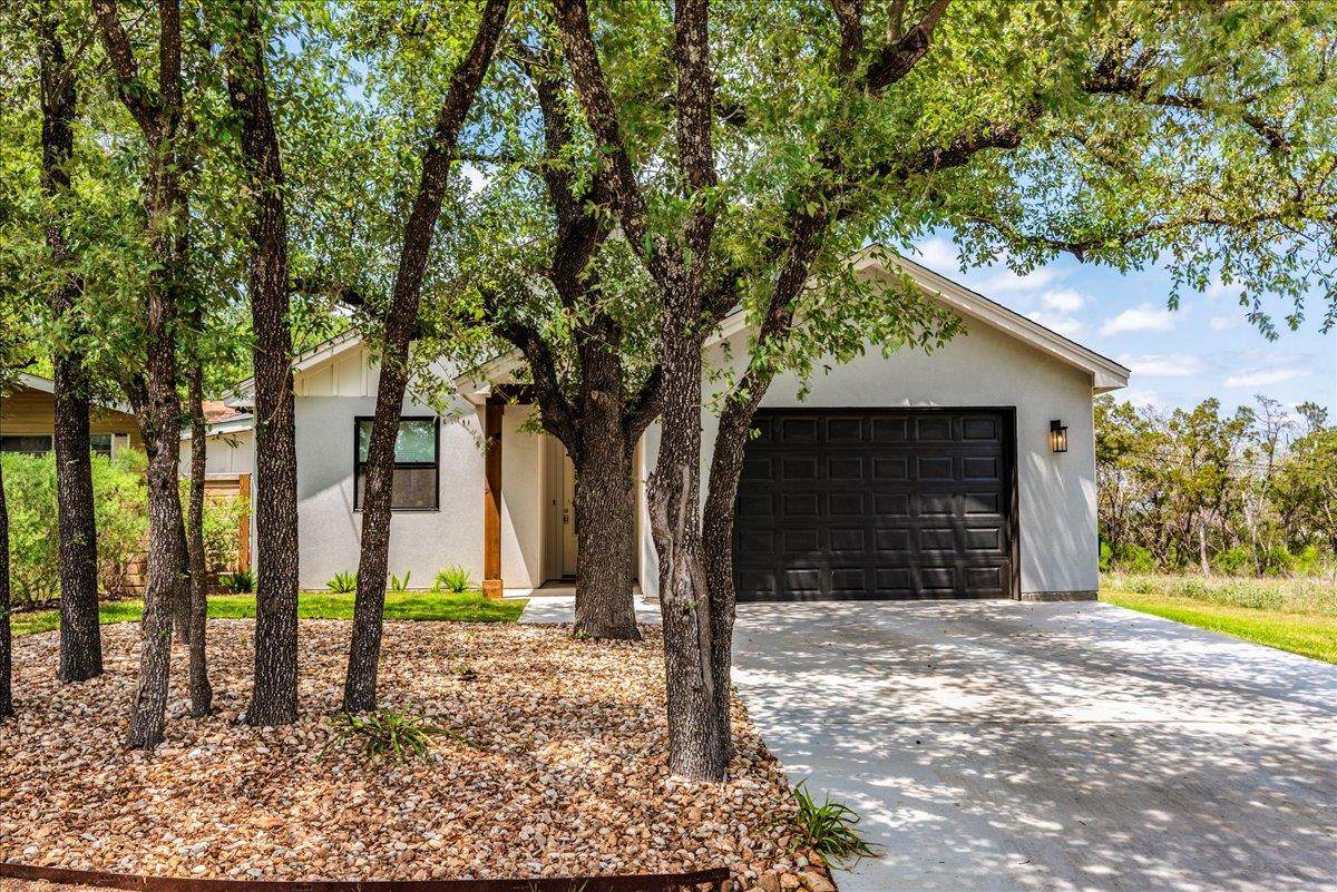 638 Oak Ln - Photo 1