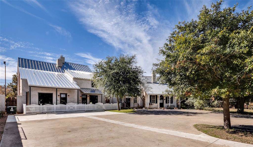 605 Austin St - Photo 1