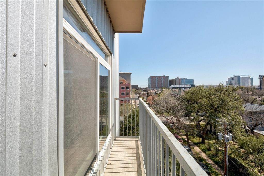 910 25th St - Photo 1