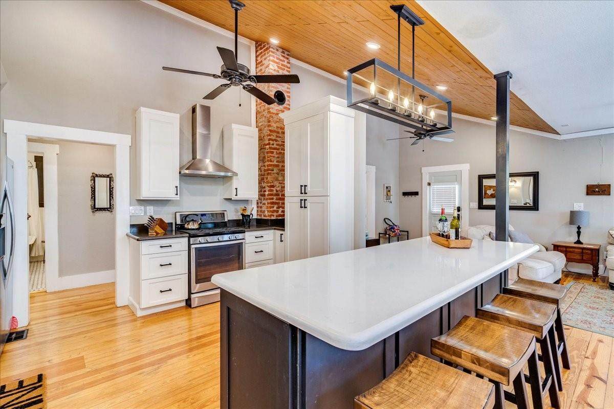 506 Shaw Ave - Photo 1