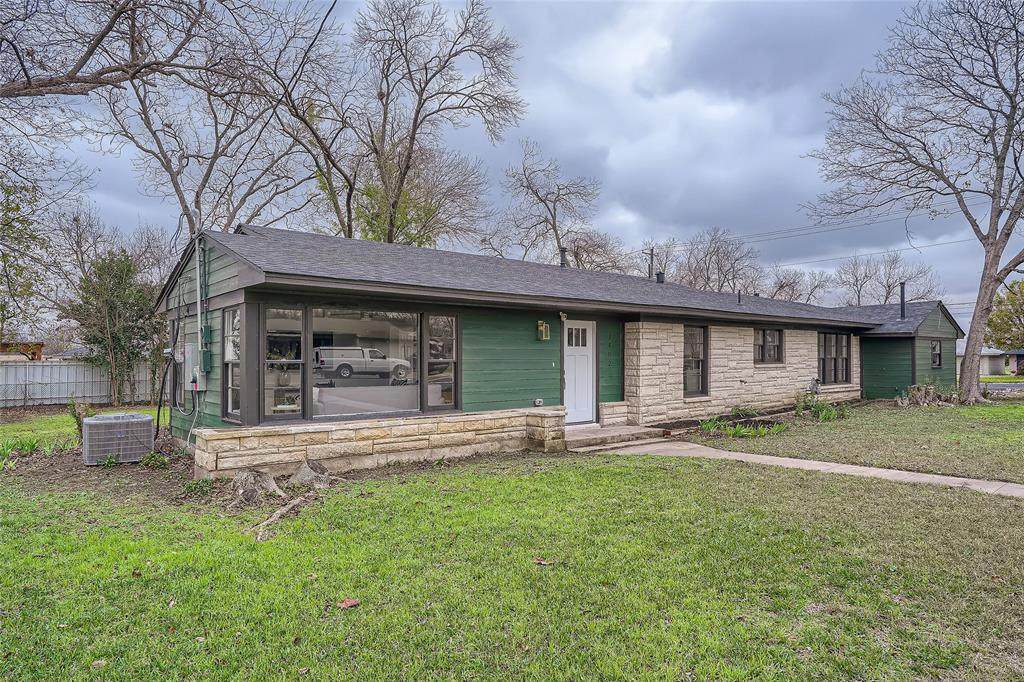 1402 17th St - Photo 1