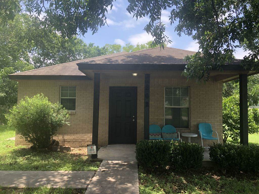 202 Lee St - Photo 1