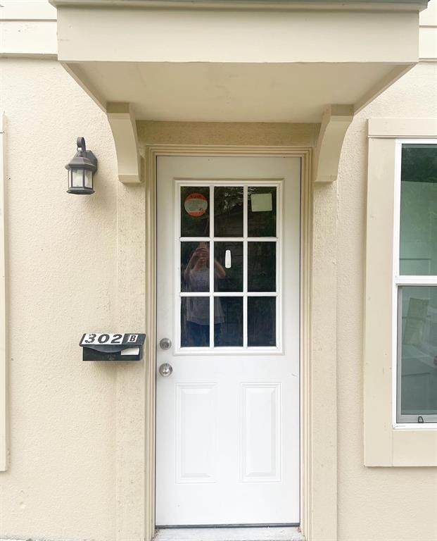 302 32nd St - Photo 1