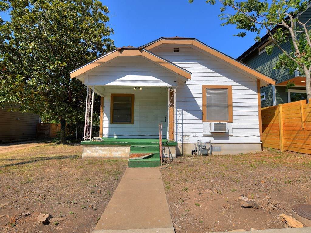 1606 Maple Ave - Photo 1
