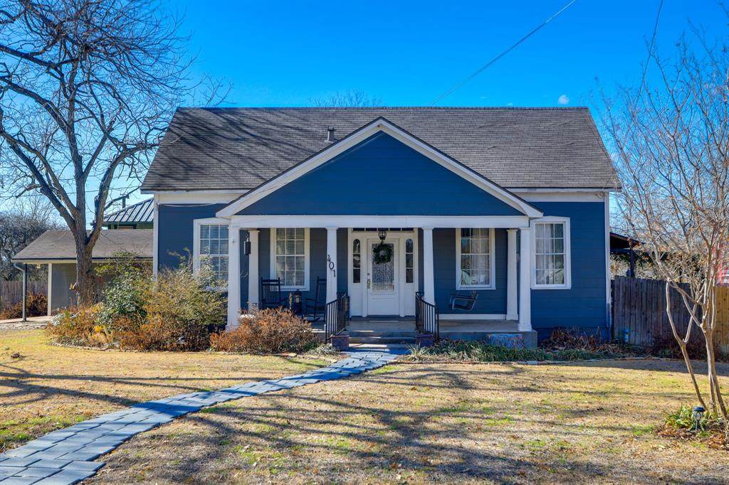 401 West Ave - Photo 1