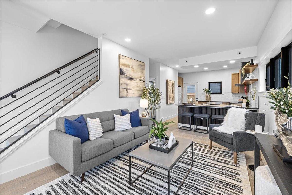 2406 10th St - Photo 1