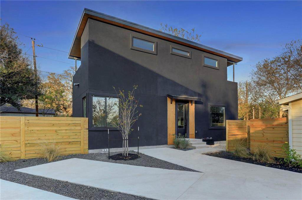 1404 Camelot Cir - Photo 1