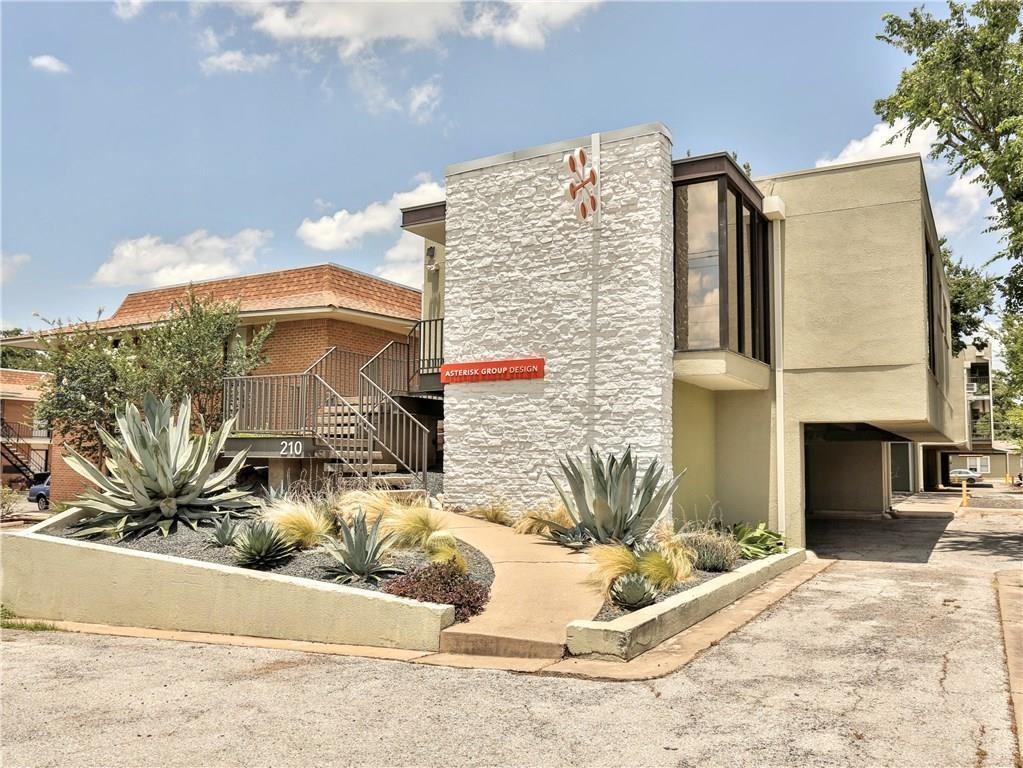 210 38th St - Photo 1